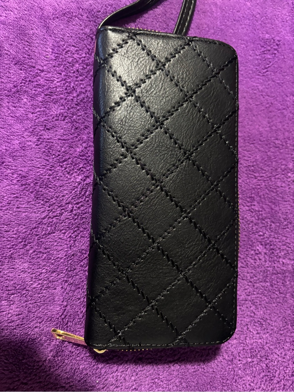 Source Unknown Black Quilted Phone Wallet with Wrist Strap and Gold Zipper